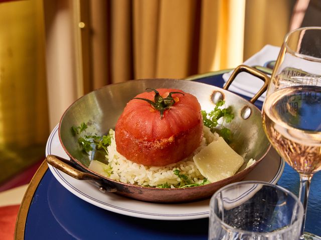 Le Grand Café Capucines Tomate farcie aux légumes